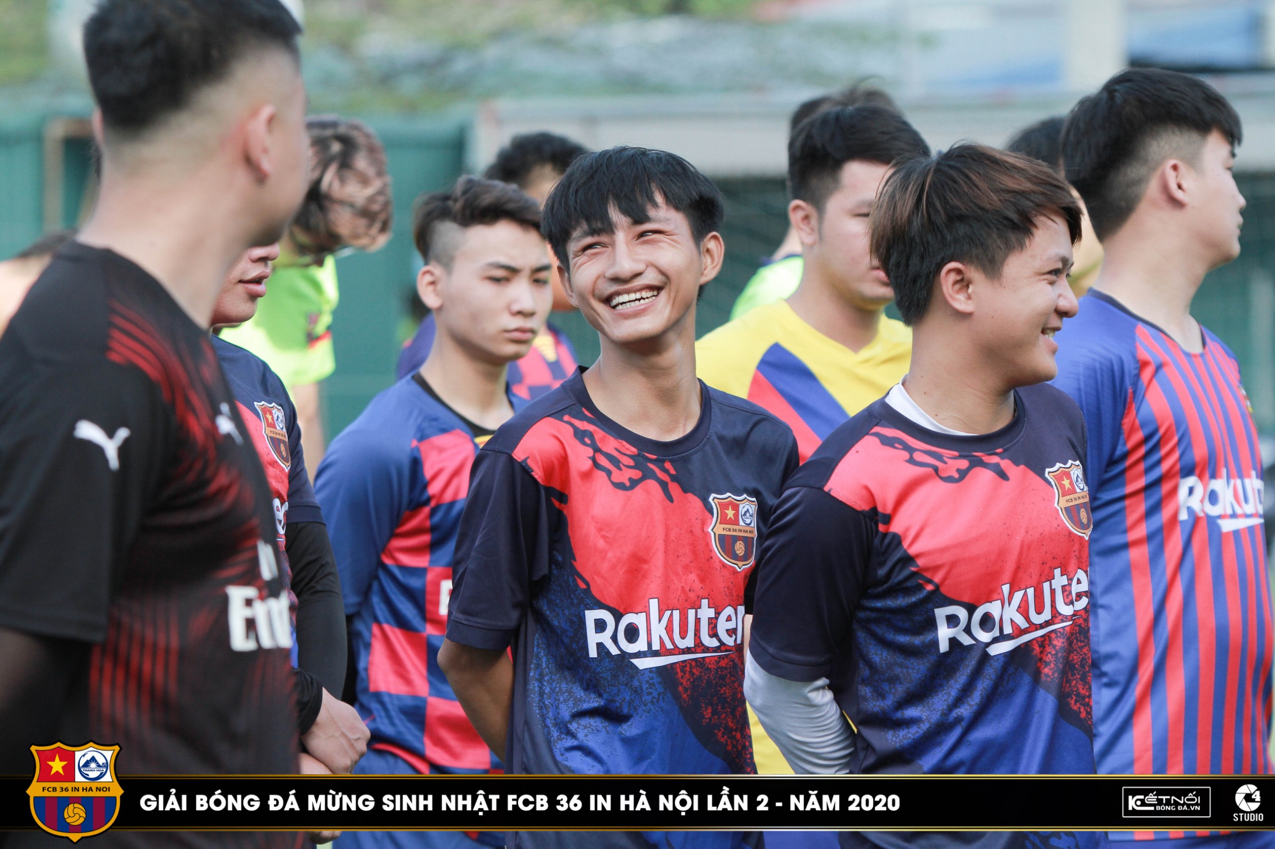 Nụ cười của đội trưởng FCB 36 in Hà Nội với các Barçamania bạn bè trước giải