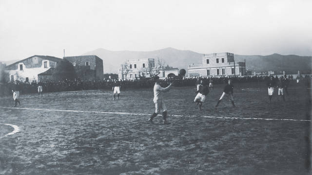 1899-1908: Những sân bóng đầu tiên