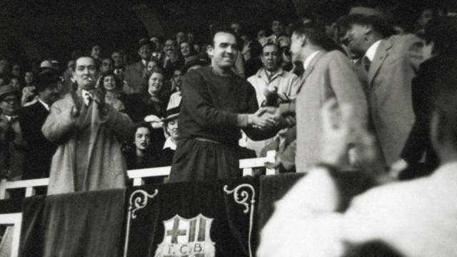 1947. Enrique Fernández trở thành HLV