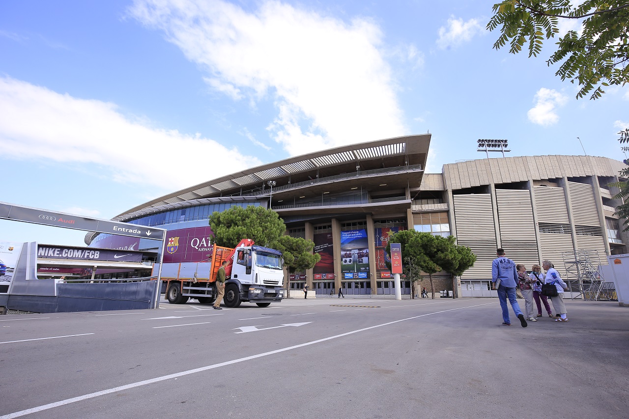 Camp Nou nhìn từ bên ngoài