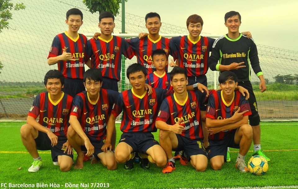Đội bóng FCB Biên Hòa trong mẫu áo mới