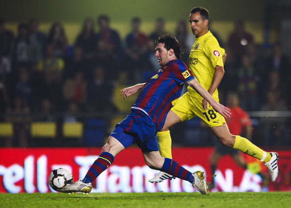 Messi uy hiếp khung thành Villarreal