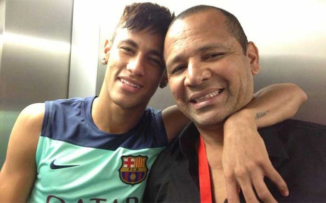 Cha con nhà Neymar