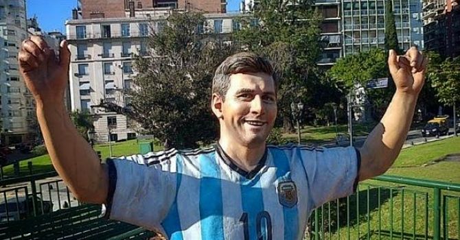 Tượng Messi ở Buenos Aires